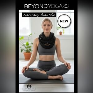 New With Tag Beyond Yoga Black Infinity Scarf Hidden Storage Zip Pocket One Size